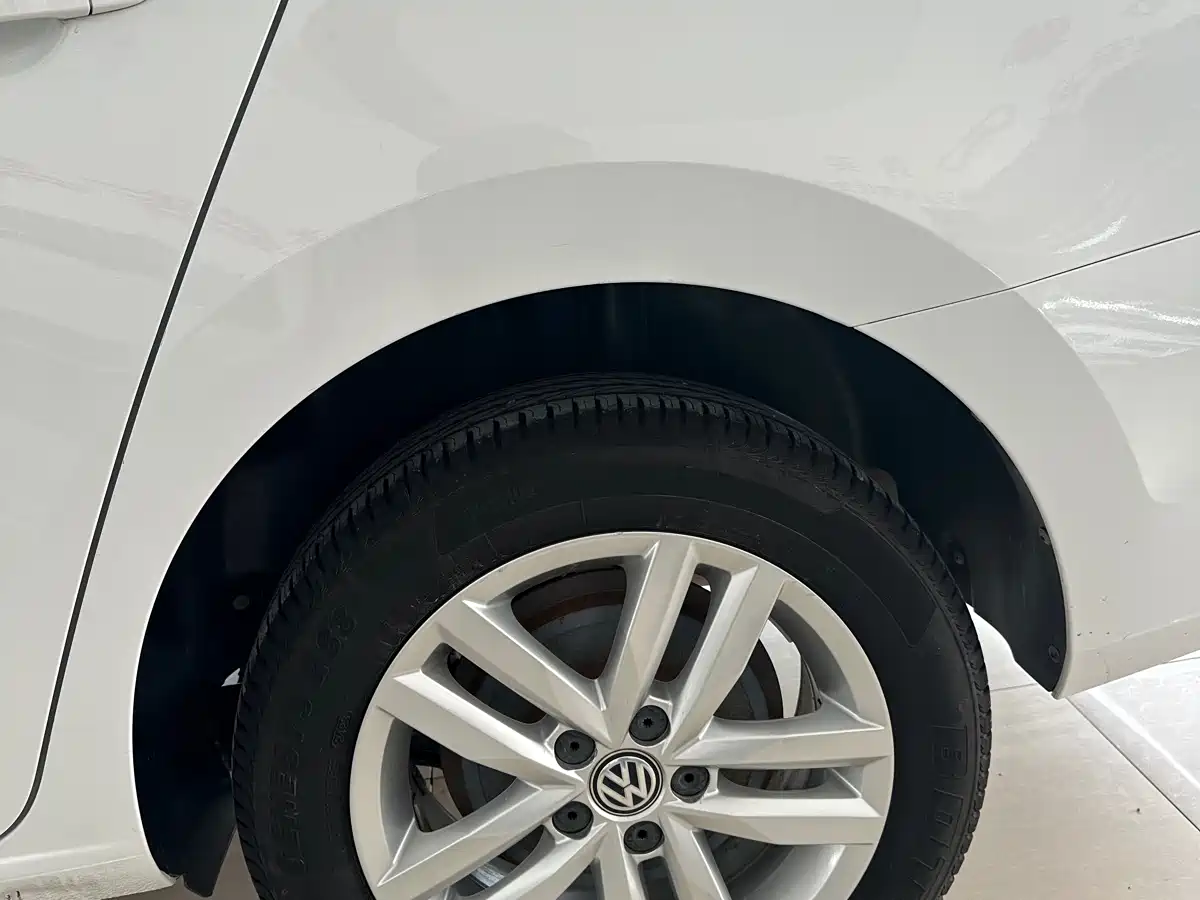Volkswagen Jetta 2019 Dream Edition 1.4L Manual Fashion фото 6