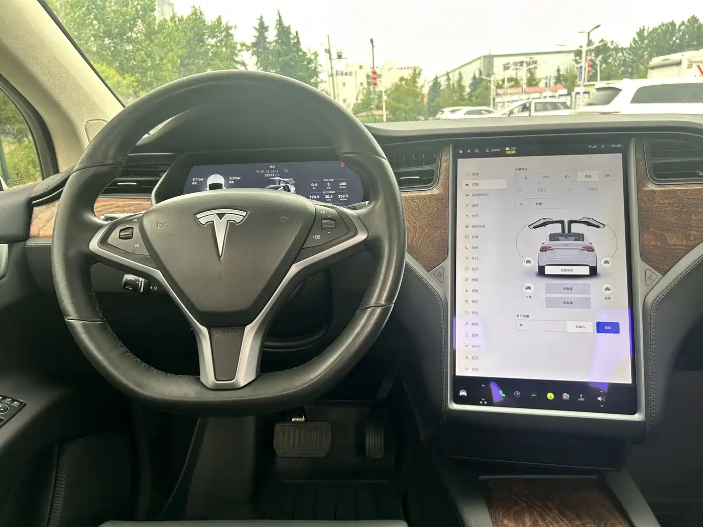 TESLA MODEL X