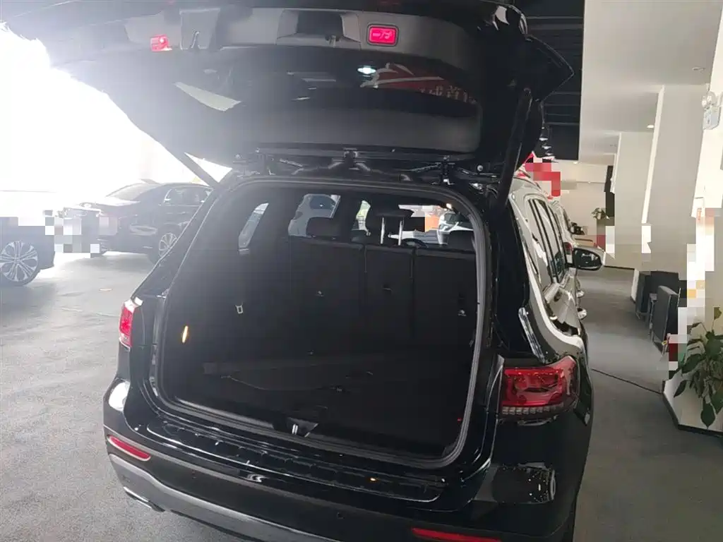 MERCEDES-BENZ GLB