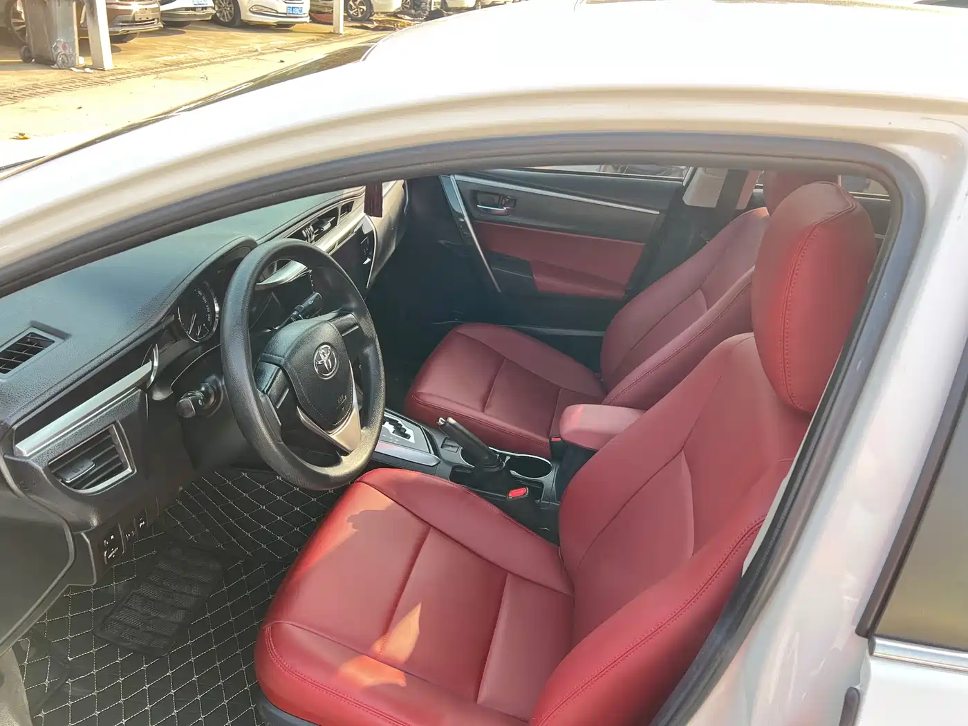Toyota Corolla 2014 1.6L CVT GLX-i Navigation Edition фото 10