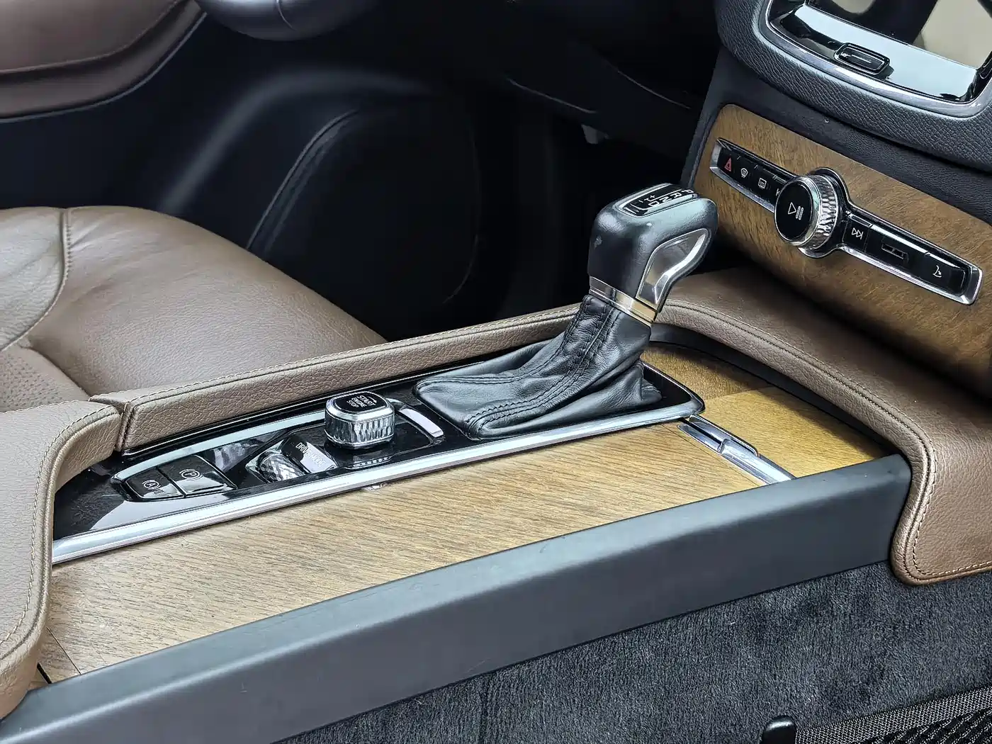 Фото 21 - Volvo XC90