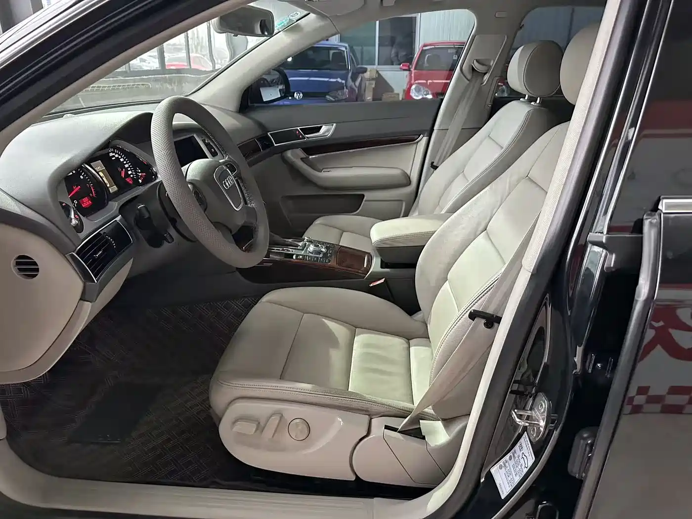 Audi A6L 2011 Model 2.4L Comfort фото 5
