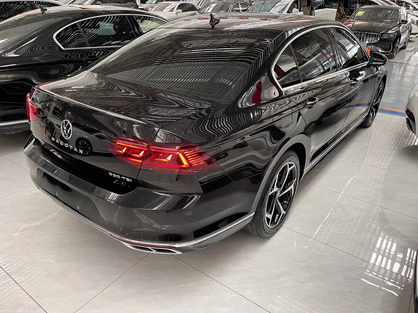 Volkswagen Magotan 2024 2 Million Units Public Sharing Edition 330TSI DSG Luxury фото 16