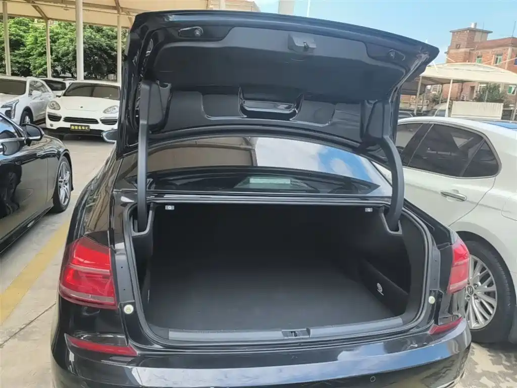 Volkswagen Passat 2017 330TSI DSG Prestige фото 19