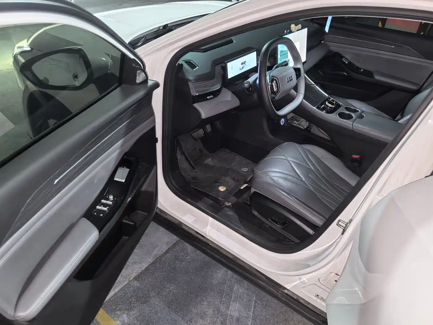 Geely Galaxy Galaxy L6 2025 EM-i 140km Explorer+ Edition фото 6