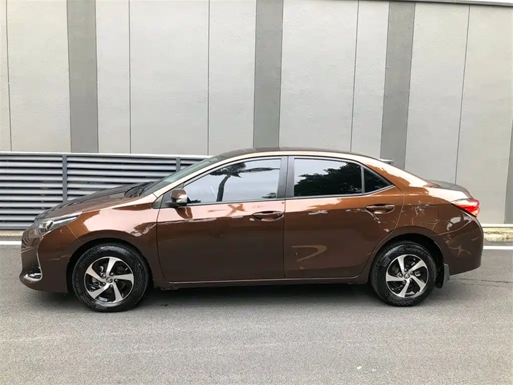 Toyota Levin 2017 Facelift 185T CVT Elite (China V) фото 12