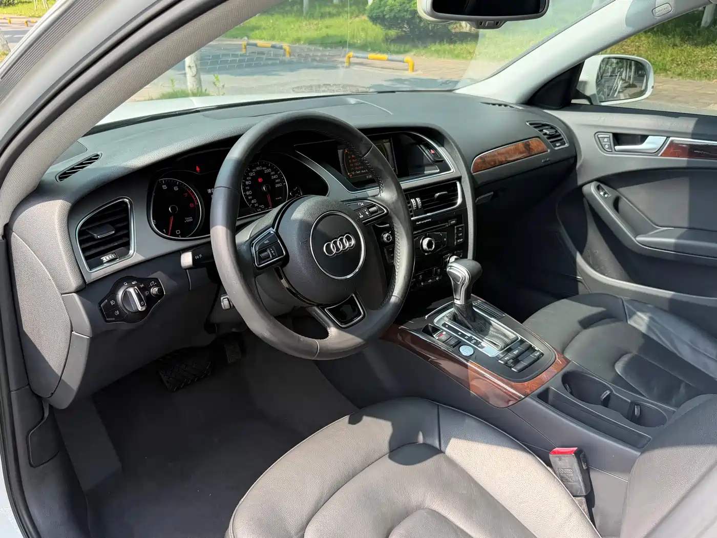 Audi A4L 2016 35 TFSI Collector's Edition S line Comfort фото 6