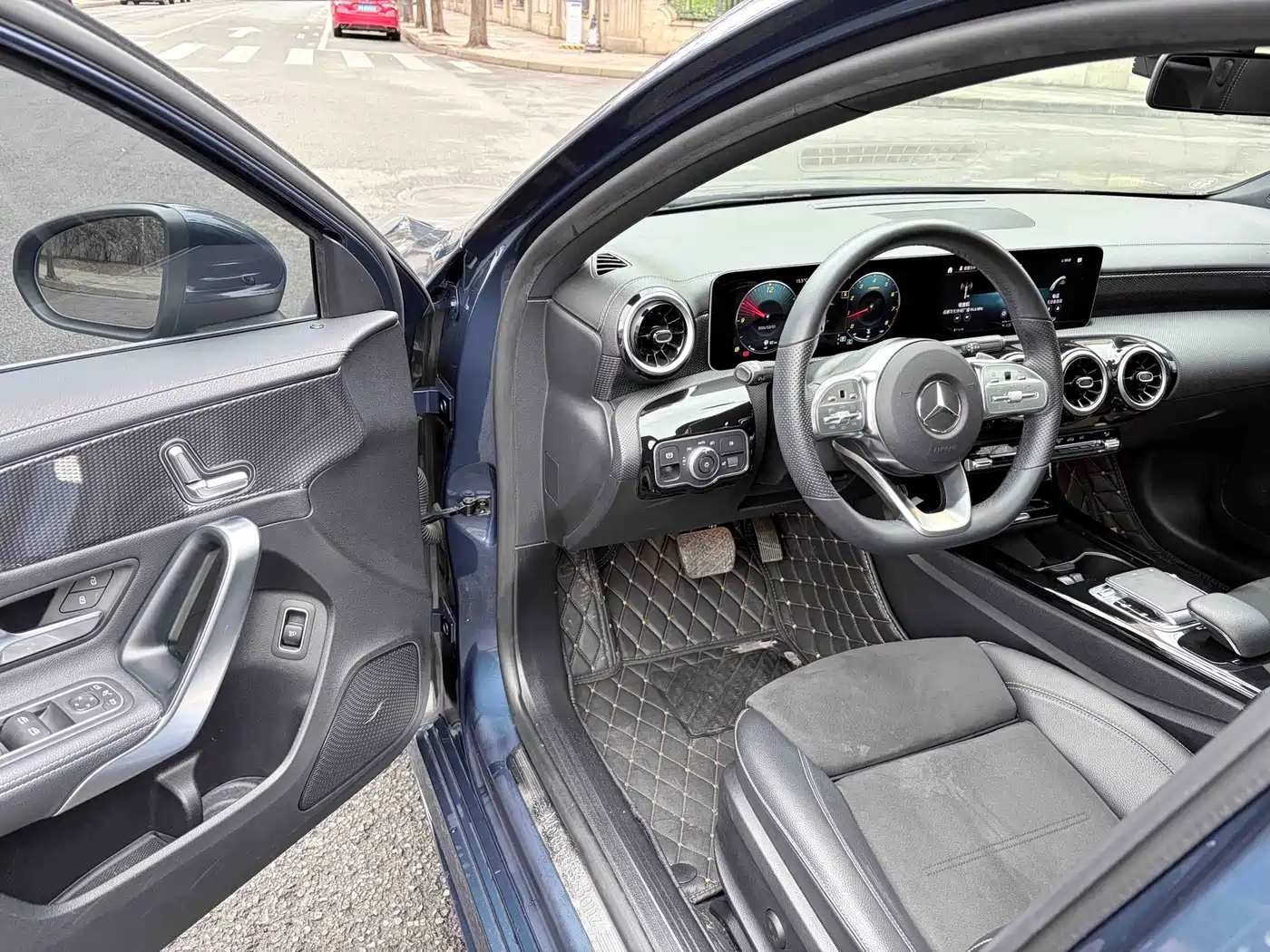 Mercedes-Benz A-Class 2019 A 200 L Sport Sedan фото 5