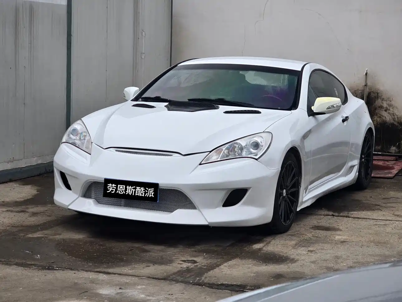Photo 1 - Hyundai Genesis Coupe