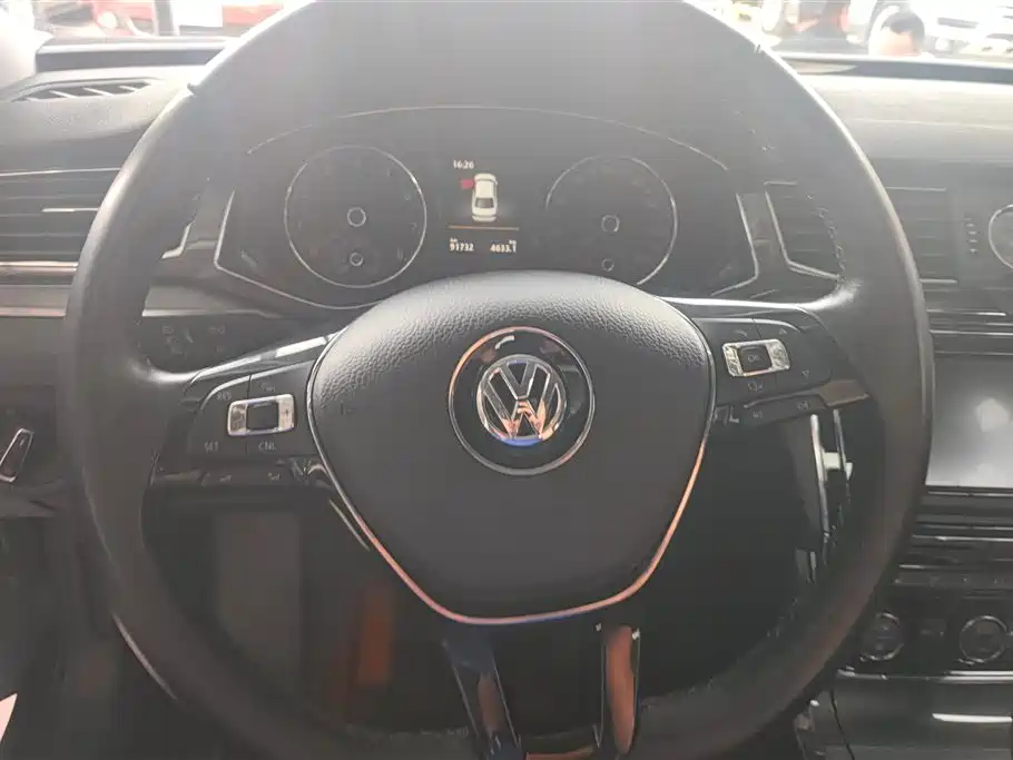 Volkswagen Passat 2017 330TSI DSG Luxury фото 15