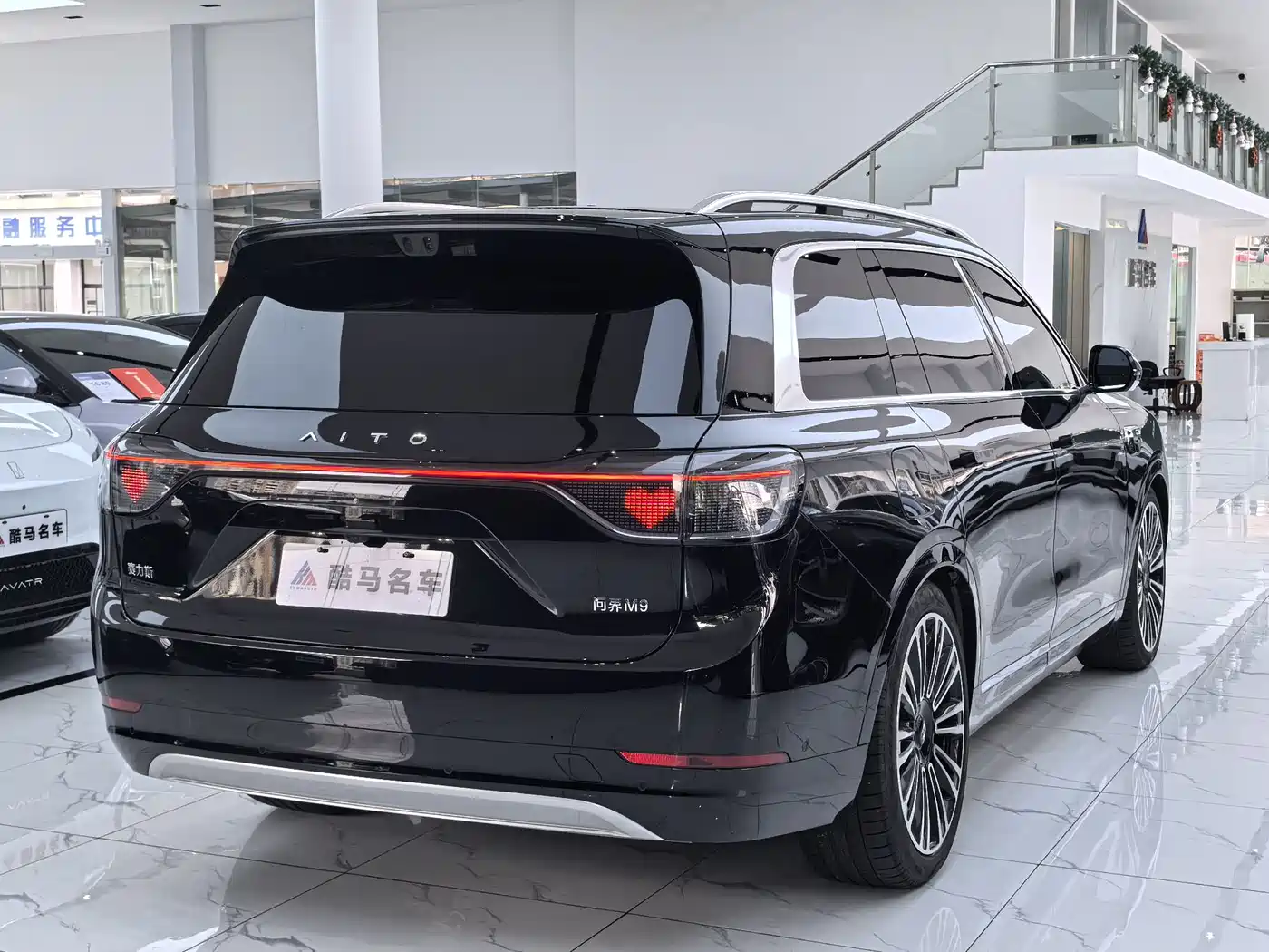 AITO Wenjie AITO M9 2025 Extended Range Ultra 52kWh 6-Seater фото 16