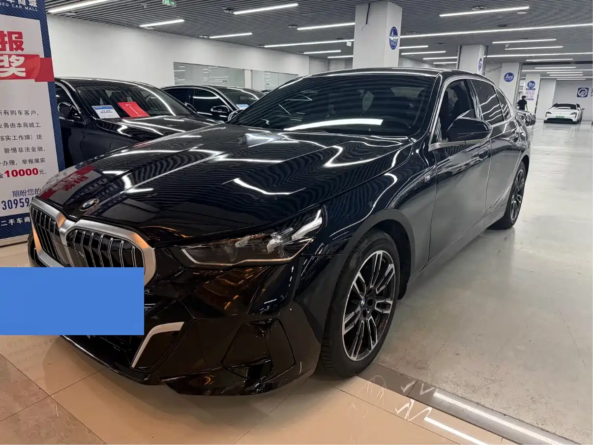 BMW 5 Series 2025 530Li Leading Luxury Package