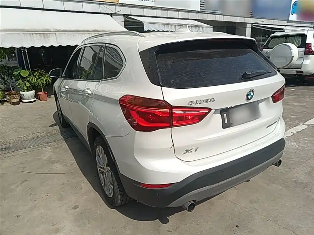 BMW X1 2018 sDrive20Li Leading Model фото 5