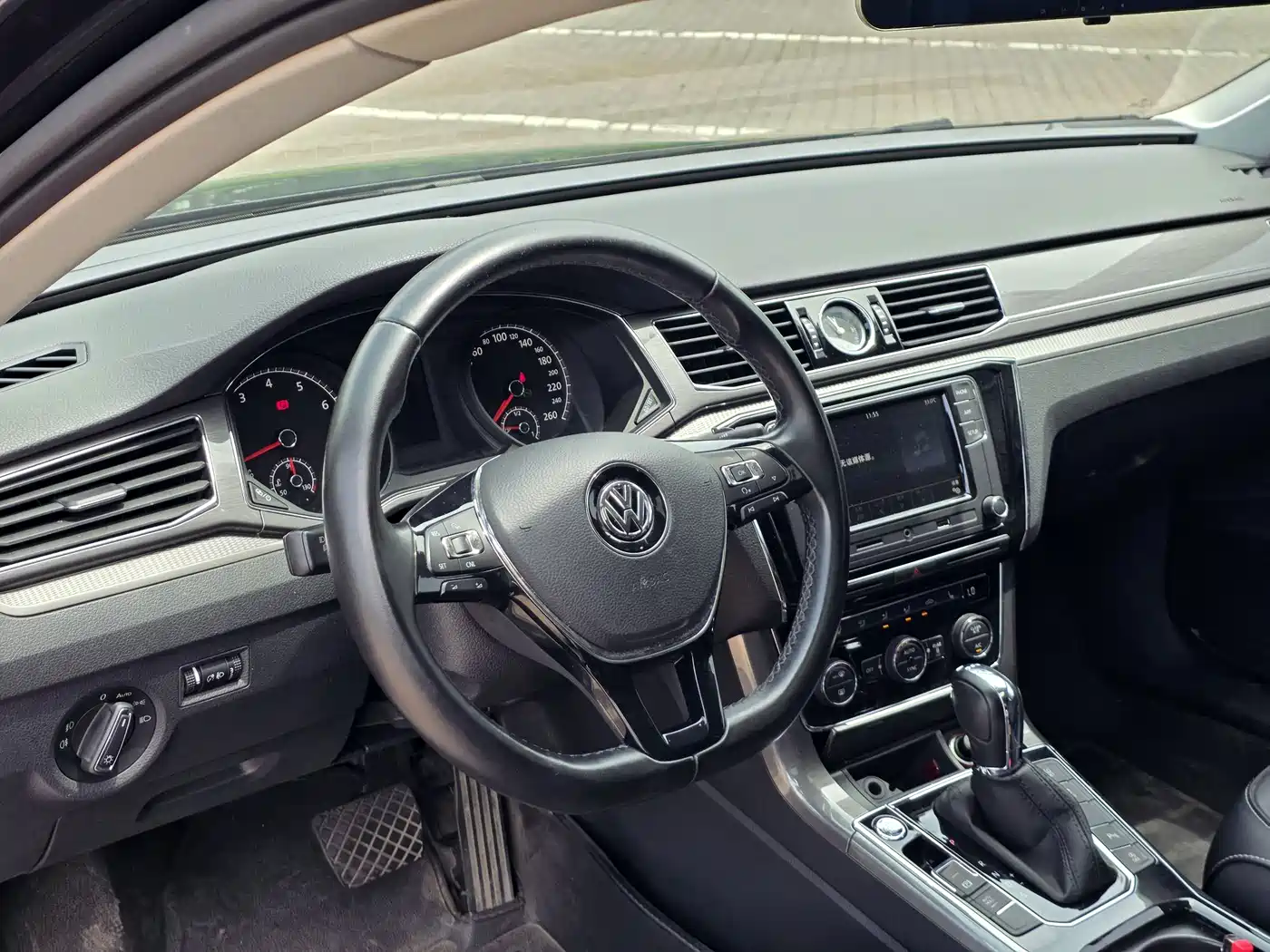 Volkswagen Passat 2017 330TSI DSG Prestige фото 5