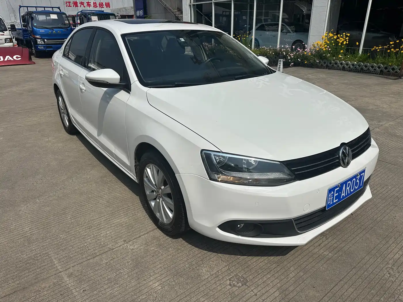 Volkswagen Sagitar 2014 1.4TSI Automatic Luxury фото 3