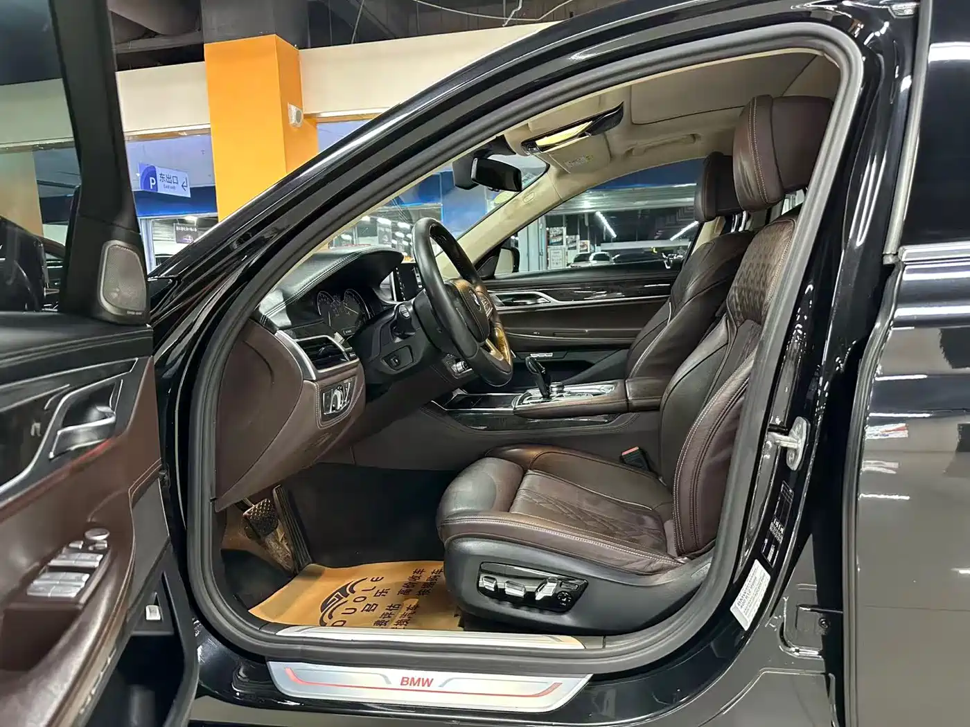 BMW 7 Series 2017 740Li Leading Edition фото 5