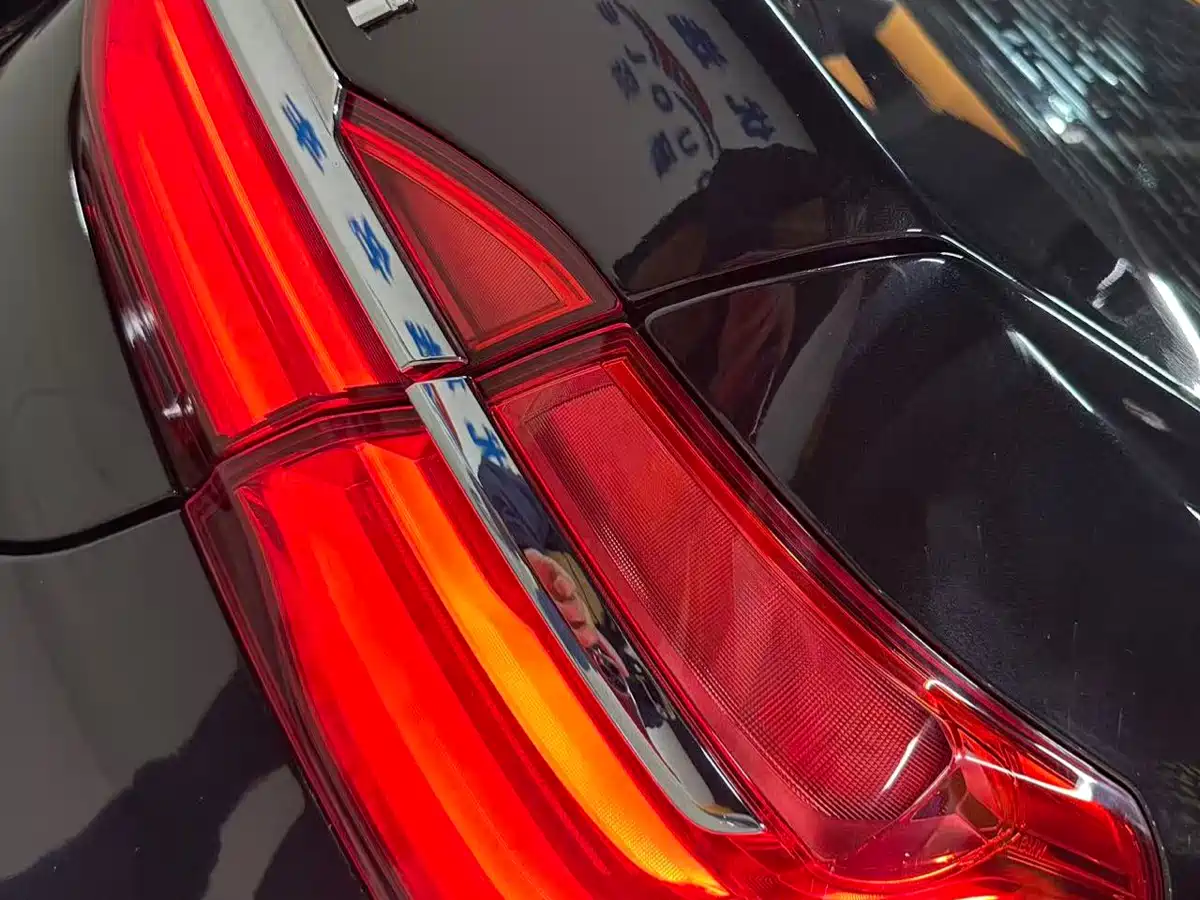 BMW 7 Series 2017 740Li Leading Edition фото 15