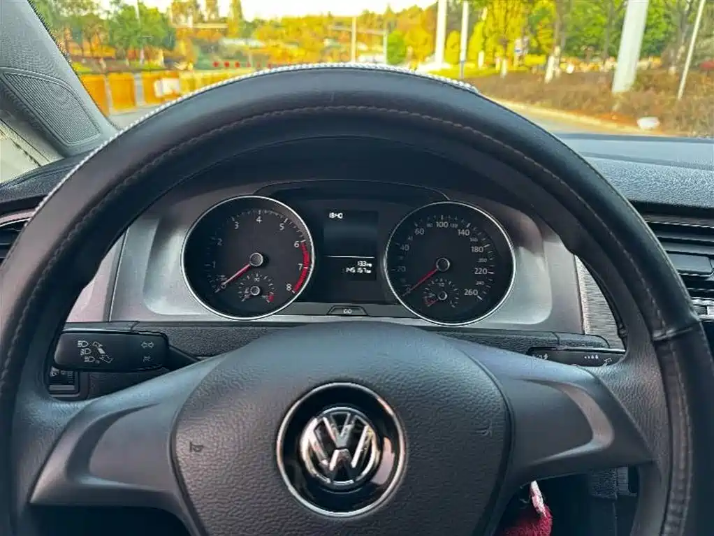 Volkswagen Golf 2016 1.6L Automatic Fashion фото 6