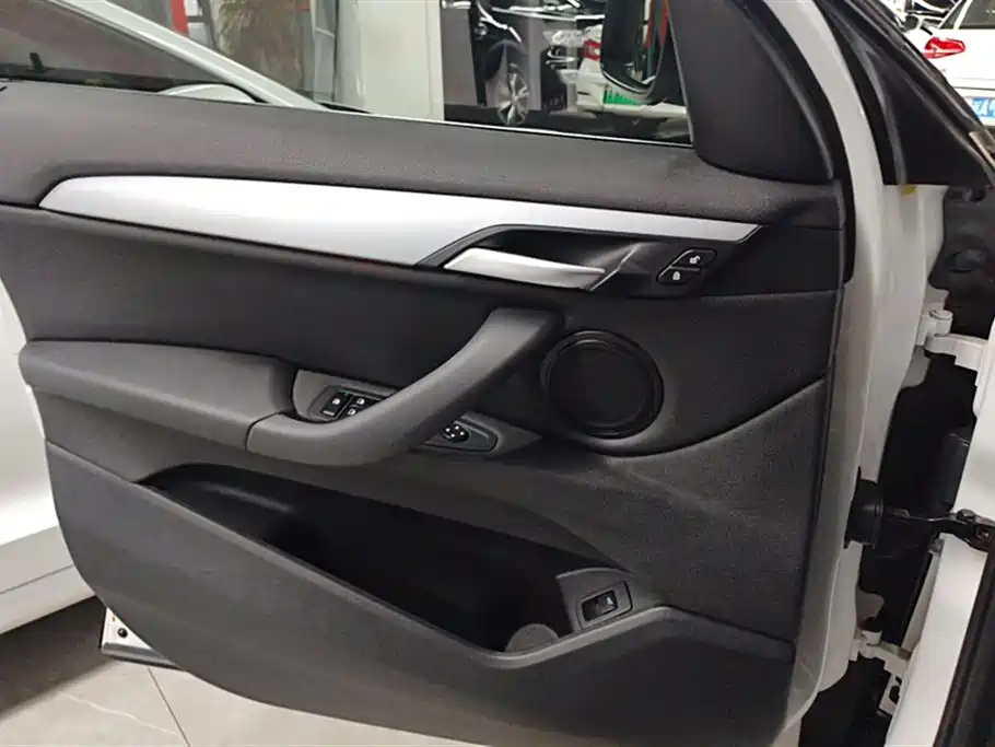 BMW X1 2018 sDrive20Li Leading Model фото 7