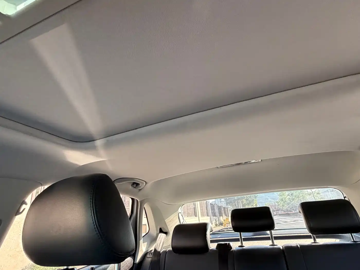 Volkswagen Polo 2014 1.6L Automatic Luxury Edition фото 26
