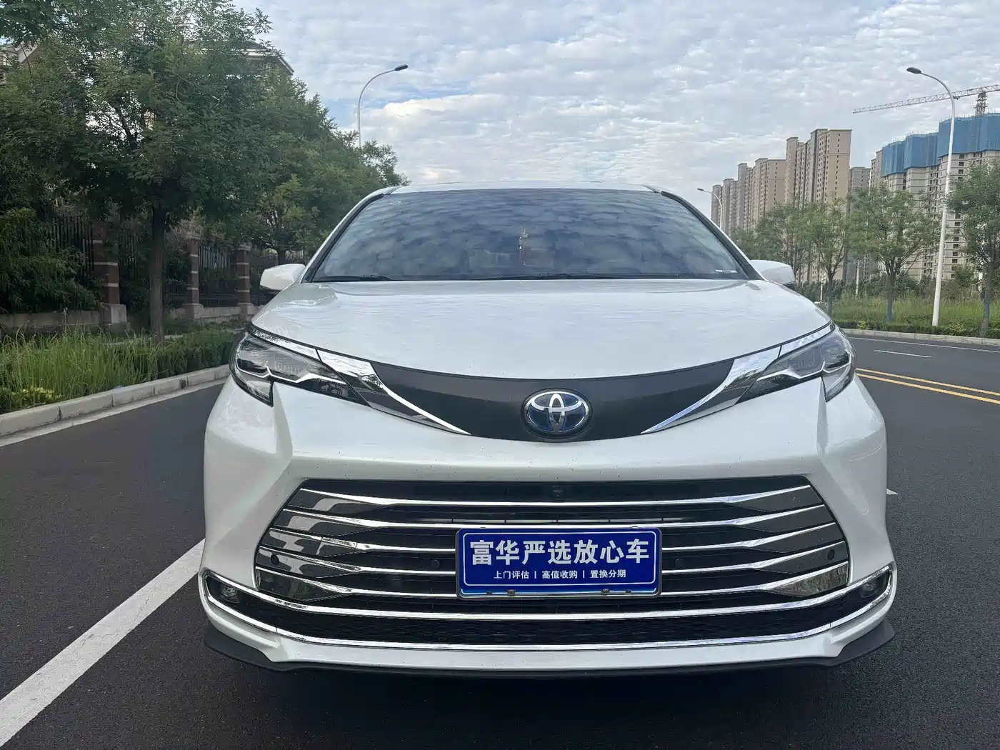 Toyota Sienna 2024 2.5L Hybrid Comfort Edition фото 2
