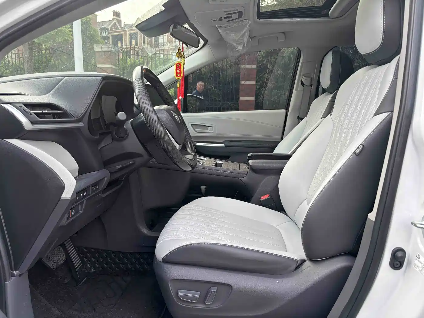 Toyota Sienna 2024 2.5L Hybrid Comfort Edition фото 6
