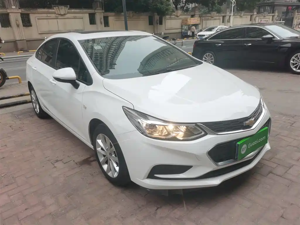 Chevrolet Cruze 2018 320 Automatic Pioneer Sunroof Edition фото 4