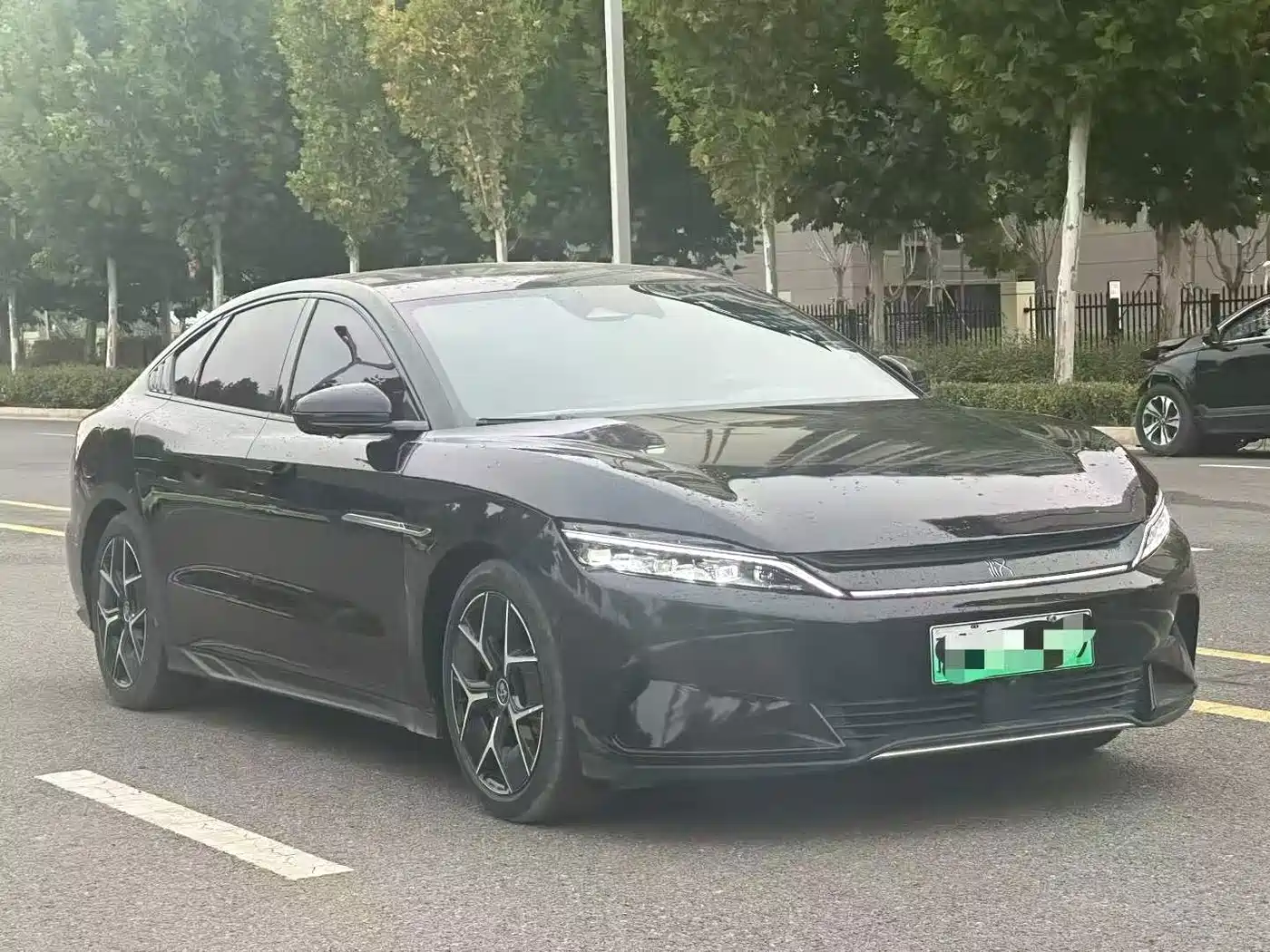 Photo 3 - BYD Han