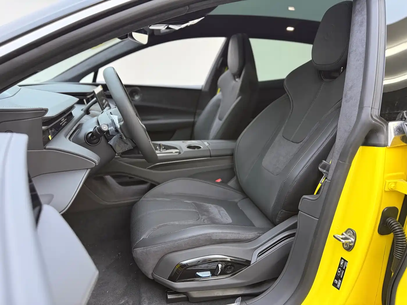 Lotus Cars EMEYA Blossom 2025 600 Luxury фото 11