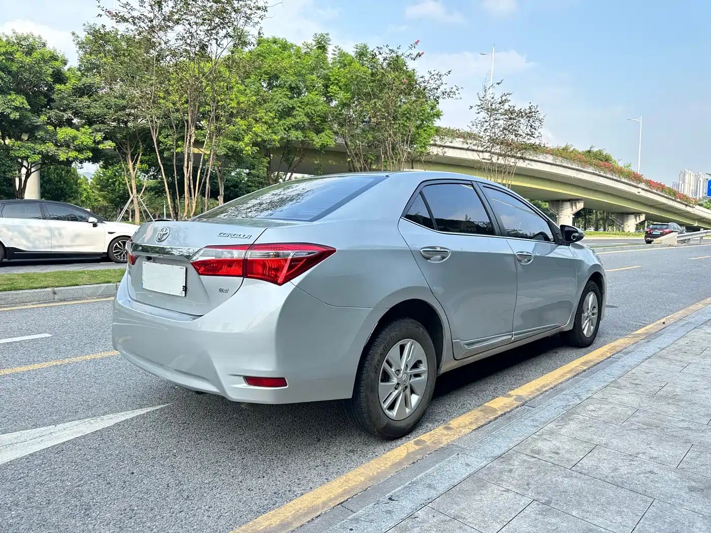 Toyota Corolla 2016 1.6L CVT GL-i Cool Edition фото 6