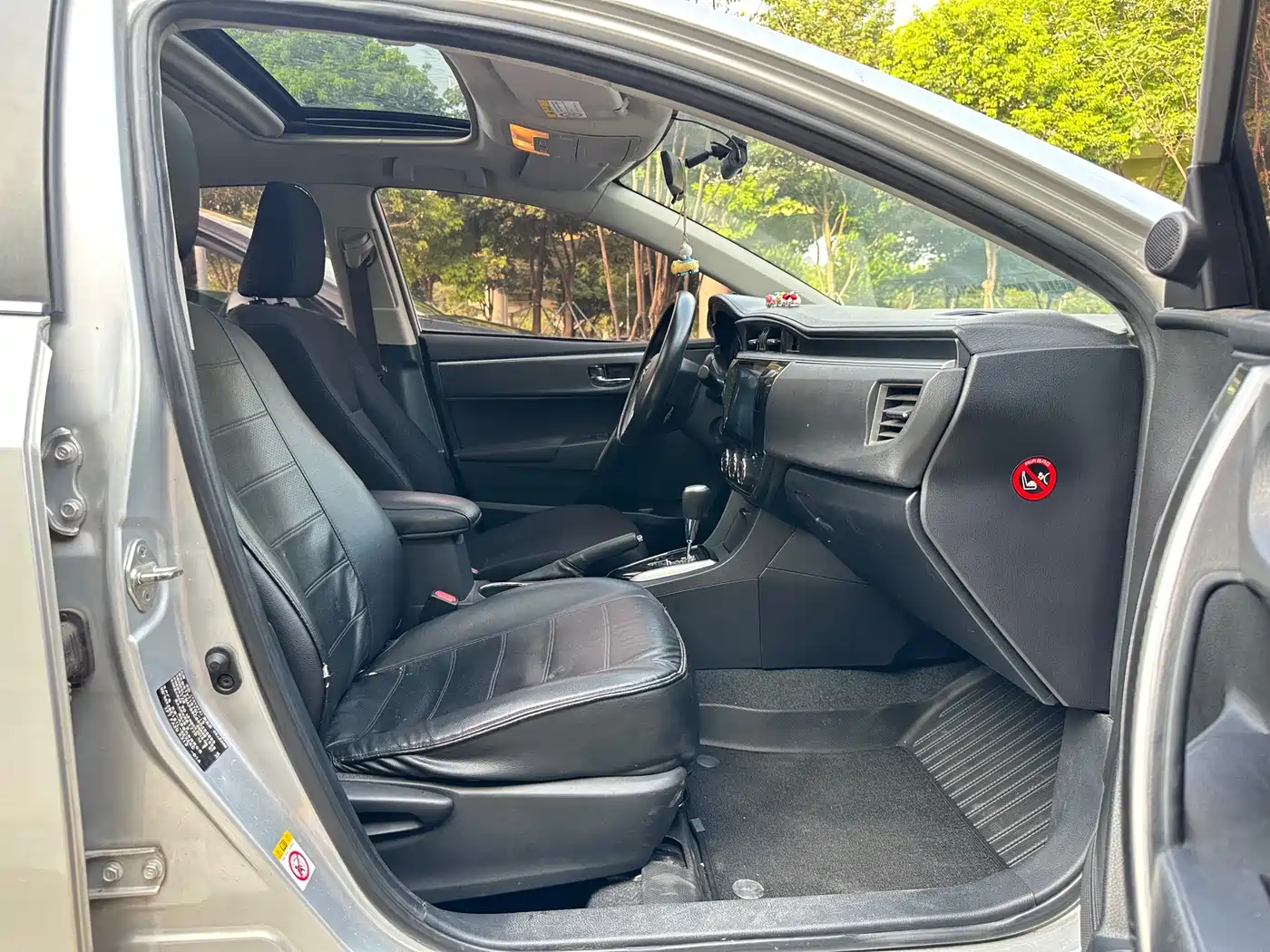 Toyota Corolla 2016 1.6L CVT GL-i Cool Edition фото 12