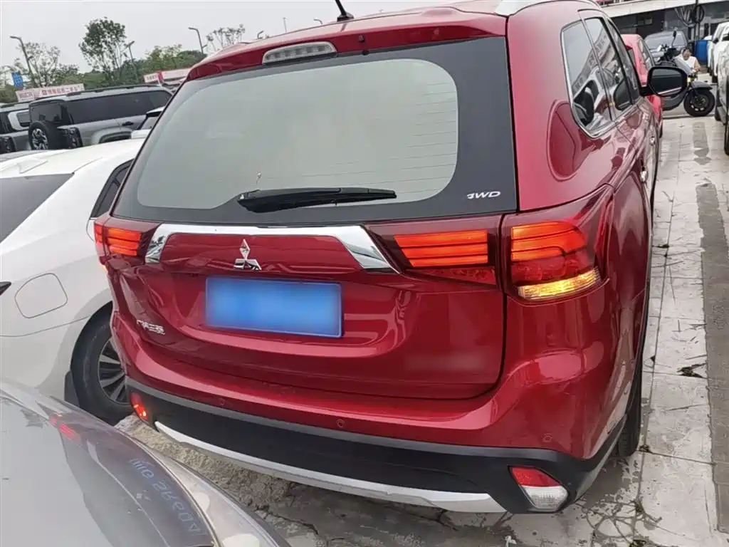 Mitsubishi Outlander 2016 2.4L 4WD Elite Edition 5-seater фото 6