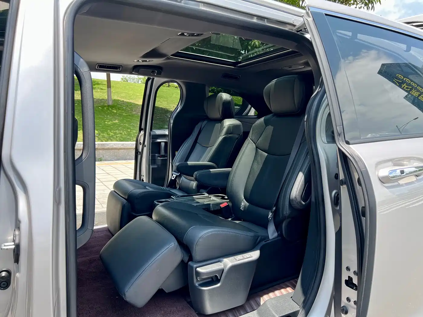 Toyota Sienna 2021 2.5L Hybrid Ultimate Edition фото 23