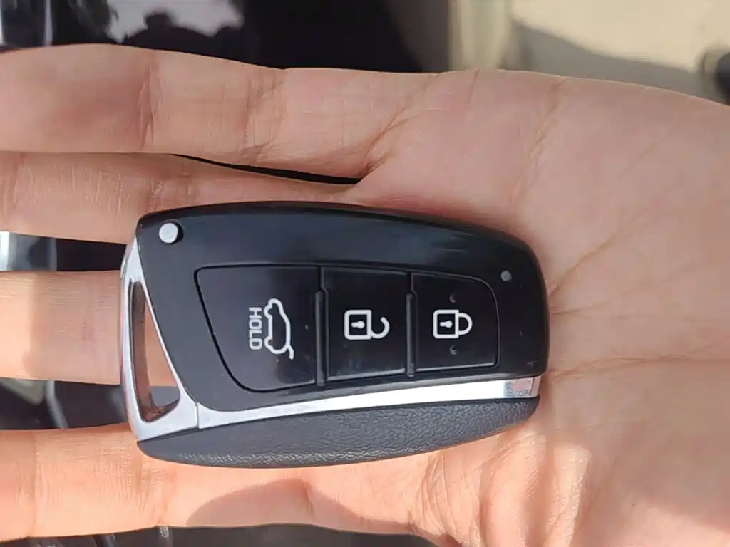 Hyundai Grand Santa Fe 2013 3.0L 7-Seater 4WD Luxury Edition фото 9