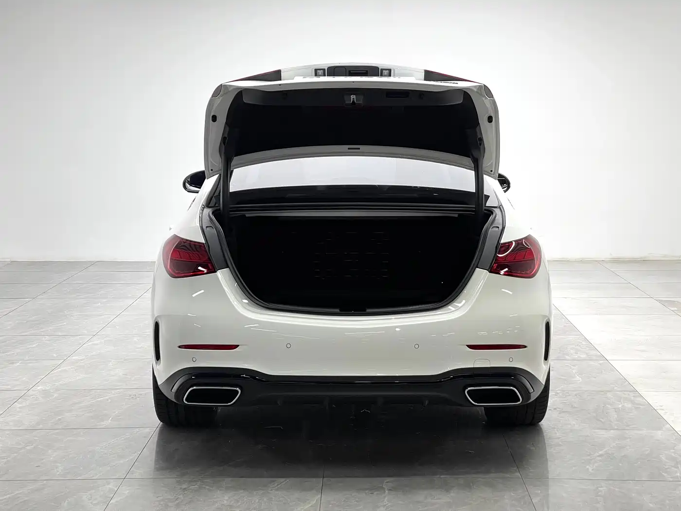 Mercedes-Benz C-Class 2024 Facelift III C 260 L Night Sport Edition фото 10