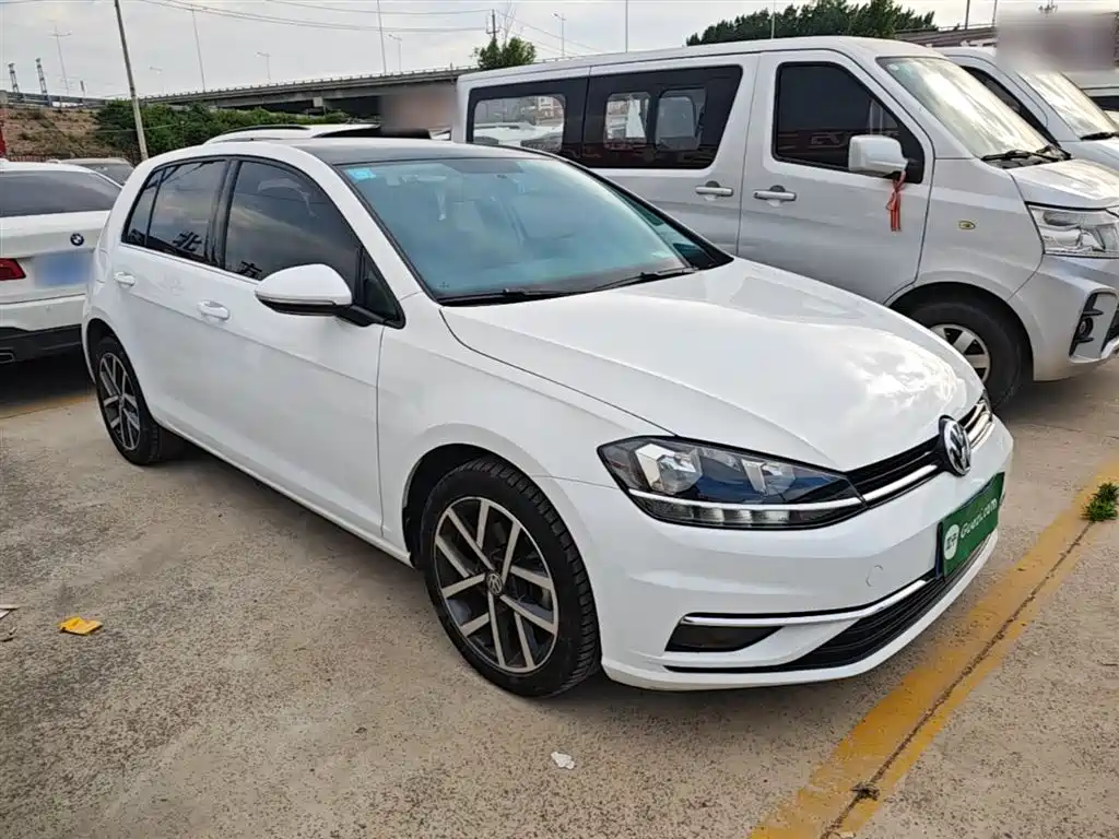 Volkswagen Golf 2020 200TSI DSG Comfort Progressive Edition фото 4