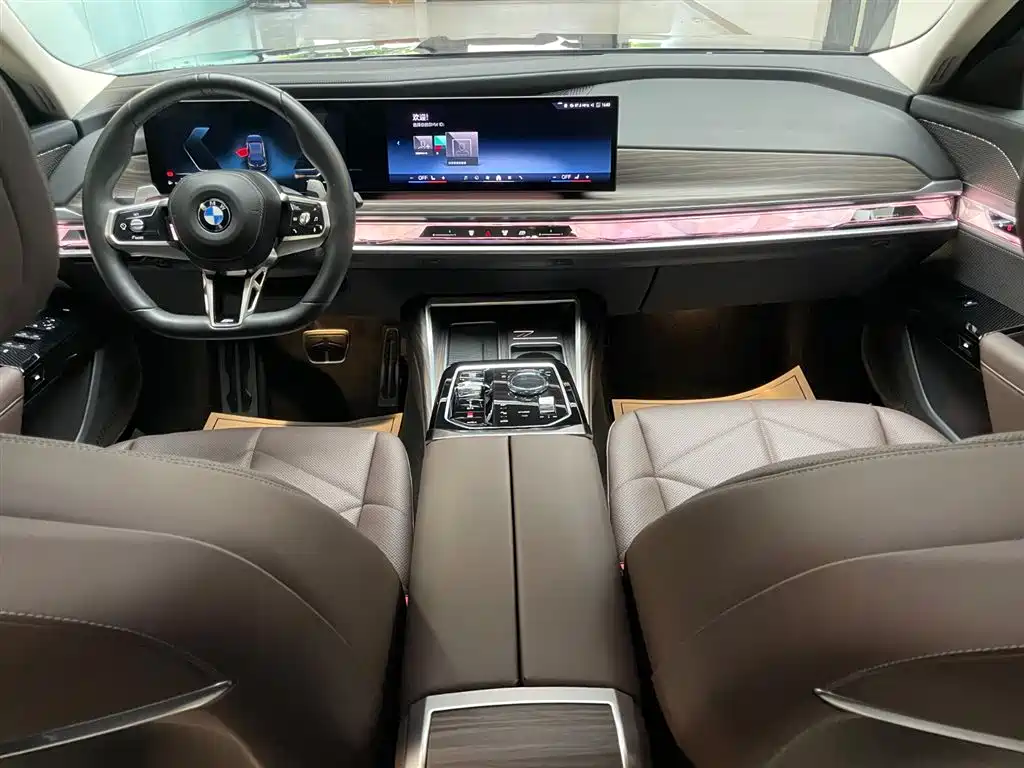 BMW 7-SERIES