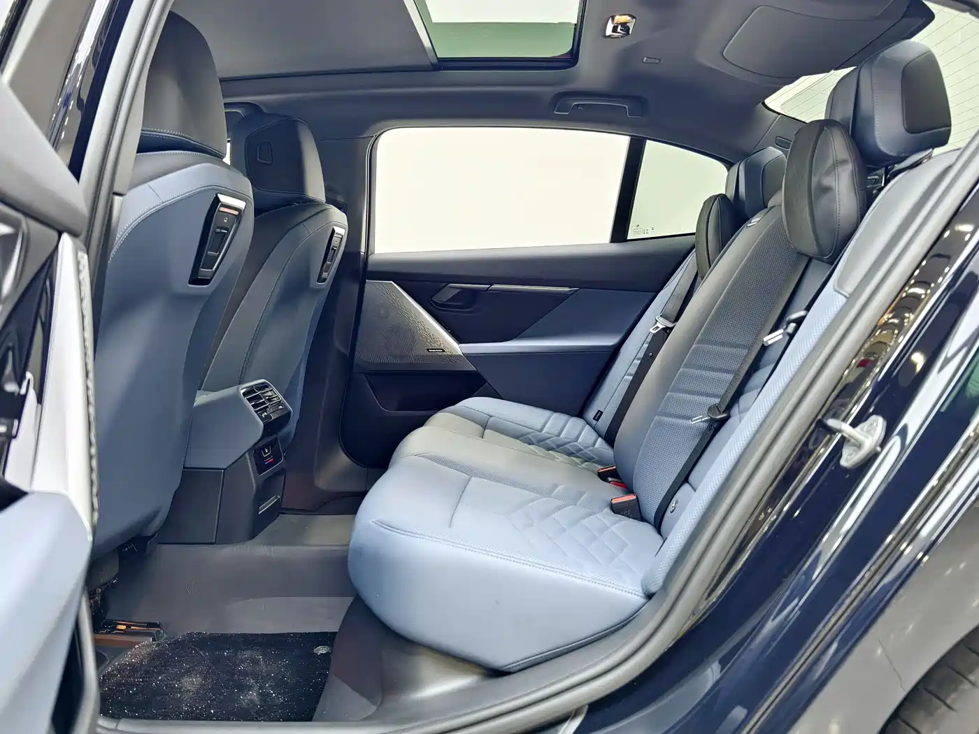 BMW i5 2025 eDrive 40L M Sport Package фото 8