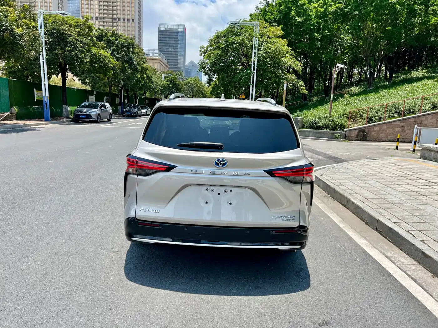 Toyota Sienna 2021 2.5L Hybrid Ultimate Edition фото 30