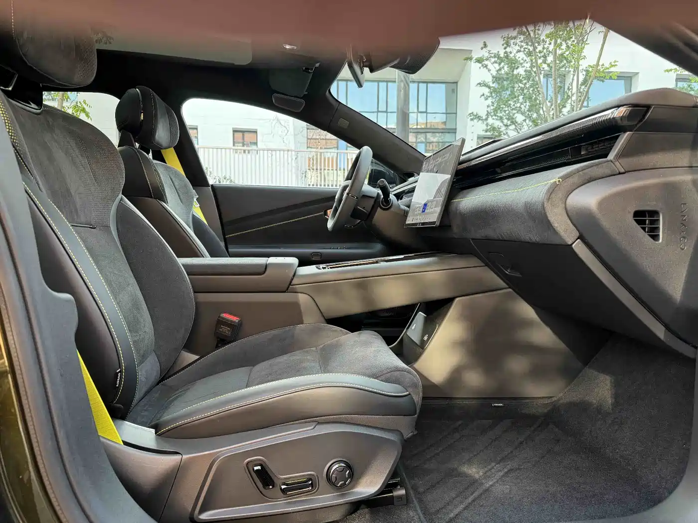 Lynk & Co 10 EM-P 2025 240 AWD Ultra Sport Edition фото 10