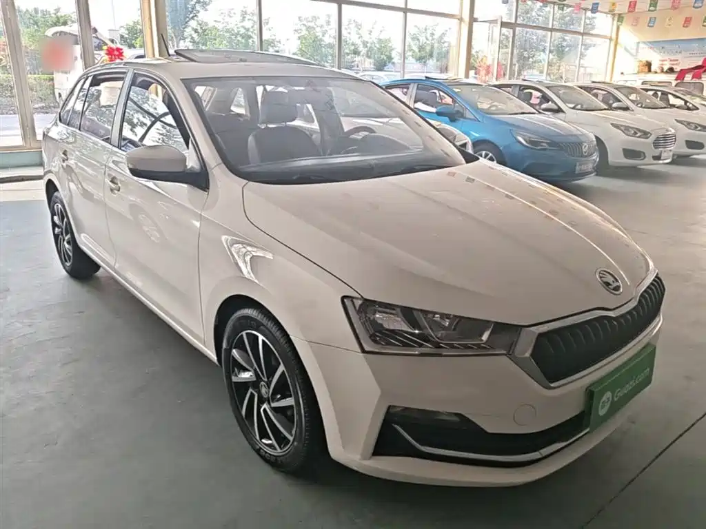 Škoda Skoda Rapid Spaceback 2020 1.5L Auto Comfort фото 4
