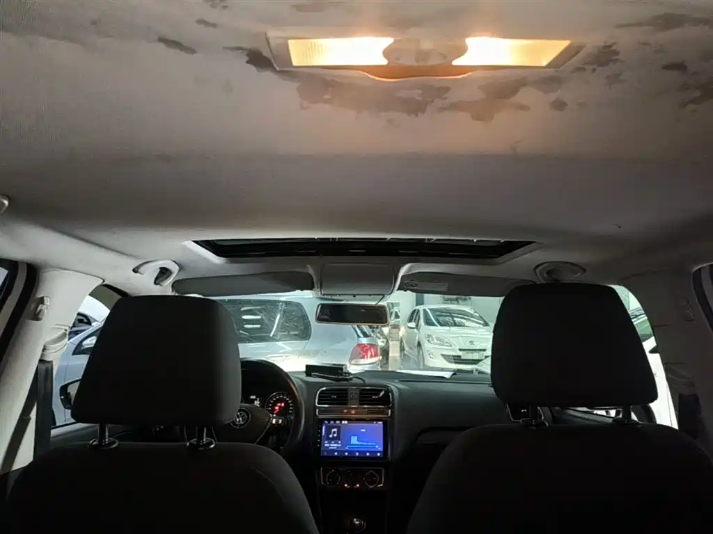 Volkswagen Polo 2016 1.6L Manual Comfort фото 18