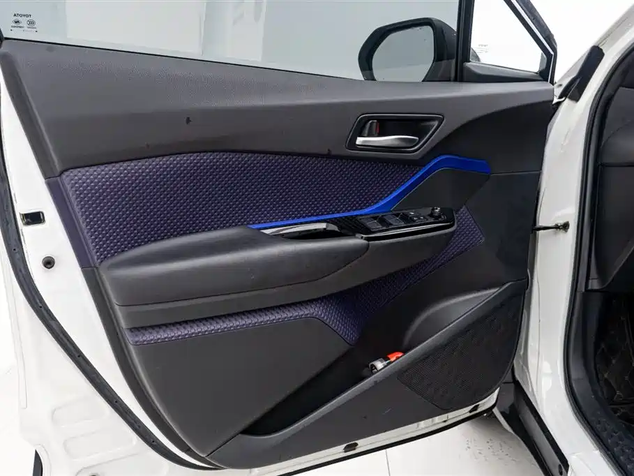 Toyota C-HR 2020 Model 2.0L Leading фото 20