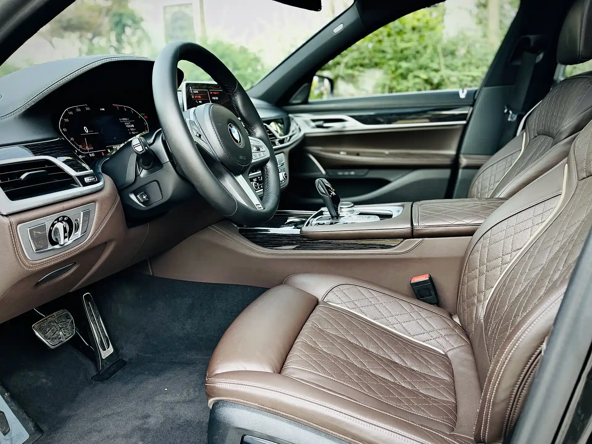 Фото 13 - BMW 7 Series