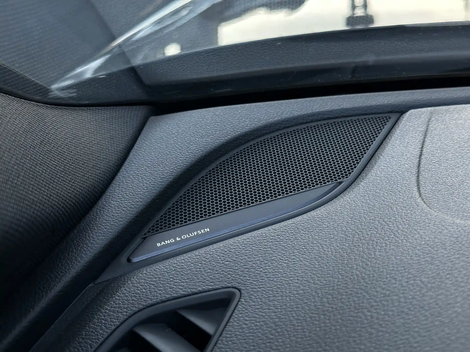 Фото 17 - Audi A4L