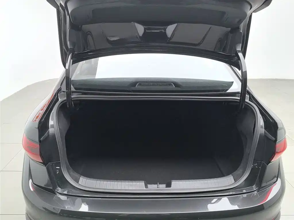 Volkswagen Sagitar 2023 300TSI DSG Surpassing Edition фото 16