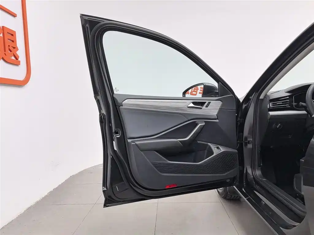 Volkswagen Sagitar 2023 300TSI DSG Surpassing Edition фото 8