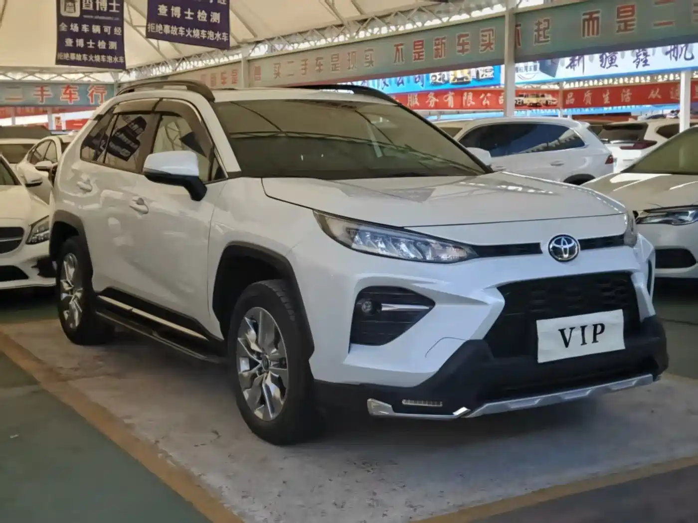 Toyota Wildlander 2022 2.0L CVT AWD Luxury Edition фото 3