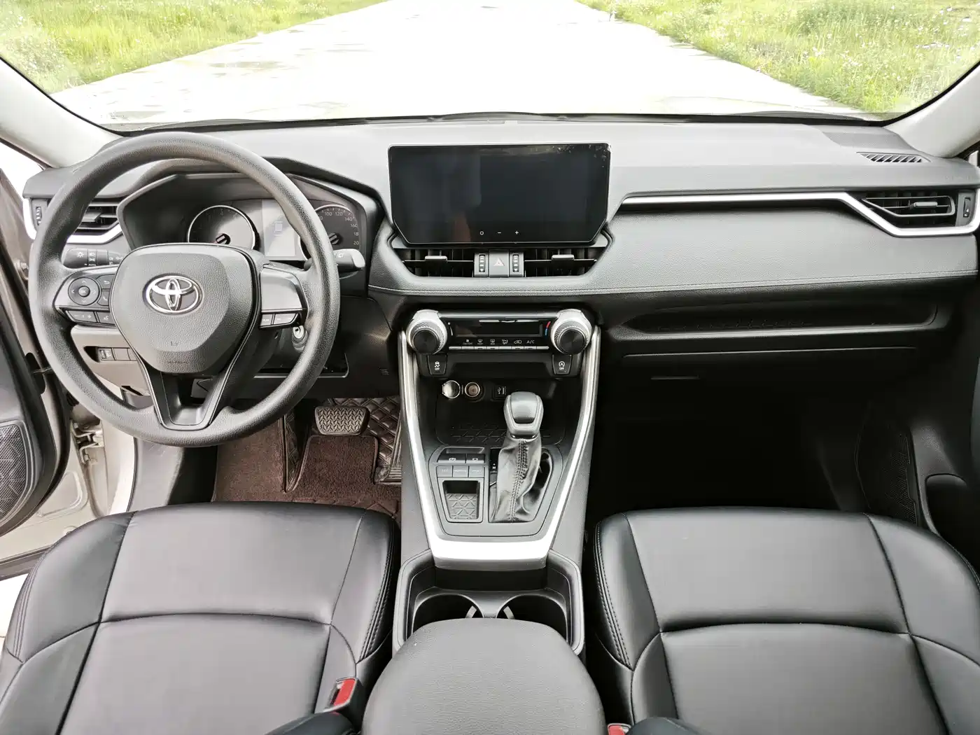 Toyota Wildlander 2024 2.0L CVT FWD Leading Edition фото 9