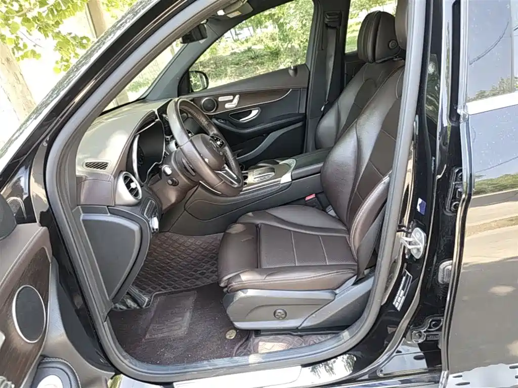 MERCEDES-BENZ GLC